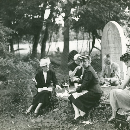 Lunch with the Smiths The History of Cemetery Picnics and Similar Practices