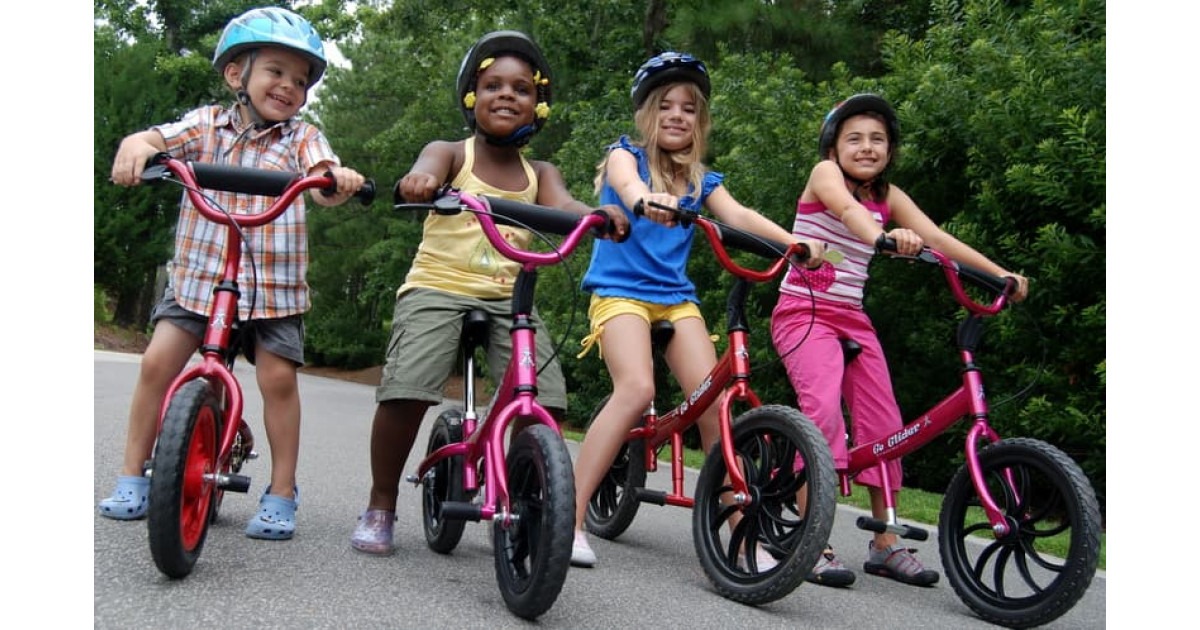 Art on Wheels Kids Parade